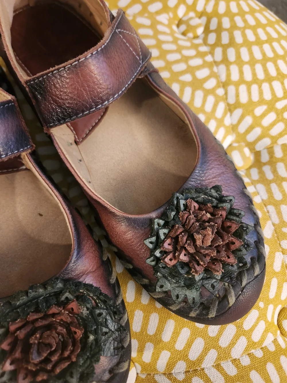 L'Artiste Hibiscae Mary Jane Flats w/ Floral Applique. US Size 7 - Picture 1 of 15